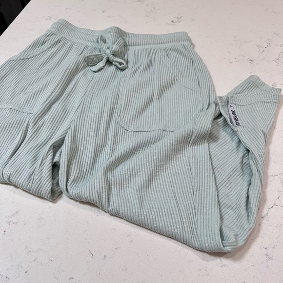 Gymshark XS Lounge Joggers (Ribbed) - Picture 6 of 9